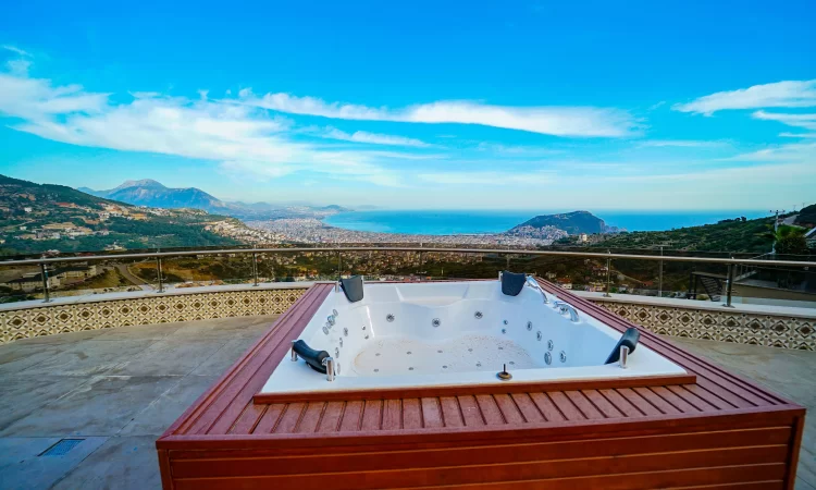 outdoor jacuzzi and sea view
