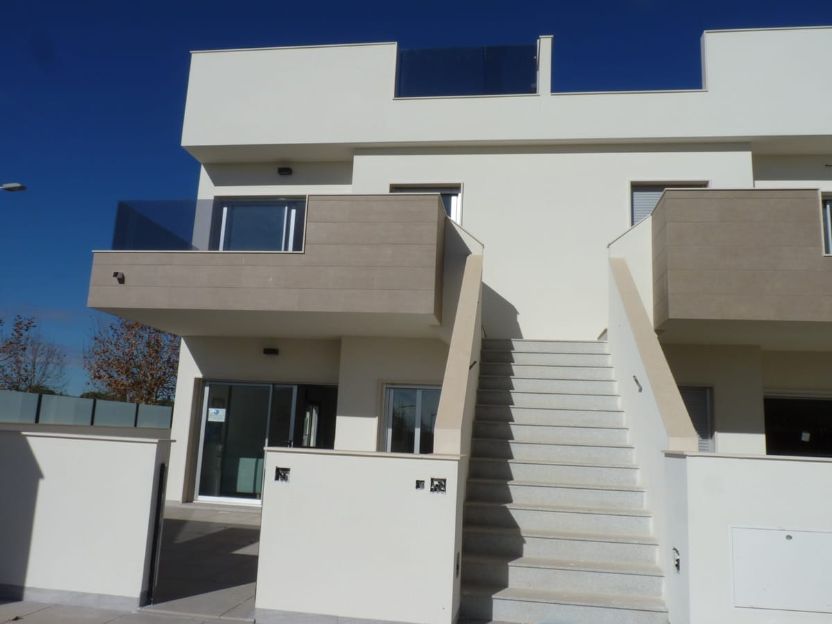 Qlistings - 2 Bedroom Cutting-Edge Apartments Featuring a Shared Swimming Pool in Costa Blanca Property Image
