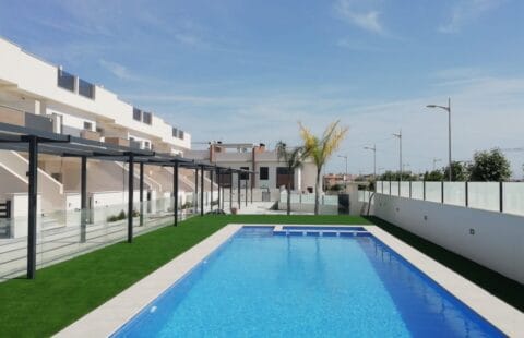 2 Bedroom Cutting-Edge Apartments Featuring a Shared Swimming Pool in Costa Blanca