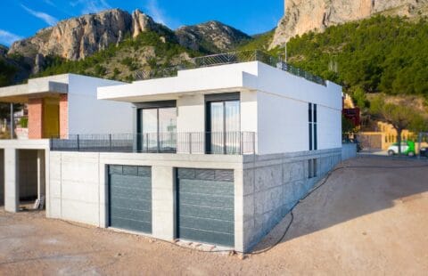 Stylish Villas with Private Pools and Gardens in Polop, Alicante