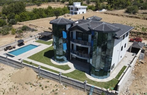 Luxury 8-Bedroom Villa with Sea Views in Incekum, Alanya