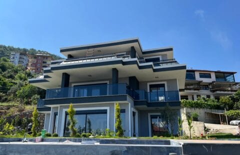 Elegant 5-Bedroom Villa with Panoramic Sea Views in Alanya