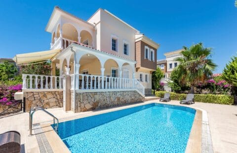 Exquisite 4-Story Villa with Sea and Mountain Views in Alanya