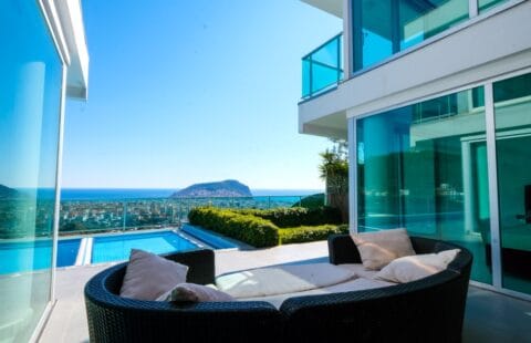Stunning 4-Bedroom Villa with Panoramic Sea Views in Alanya