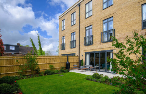 Elegant 2-Bedroom Residence in Winchester