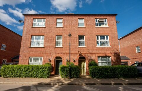 London Freehold 4-Bedroom Semi-Detached Home in Trent Park