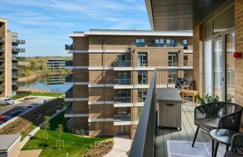 Elegant 2-Bed Apartment with Balcony for Sale in Reading