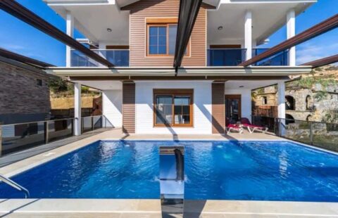 4-Bedroom Villa in Demirtaş, Alanya with Private Pool and Sea View