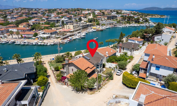 Houses for sale in Cesme Izmir in İzmir with 284 m² of space.