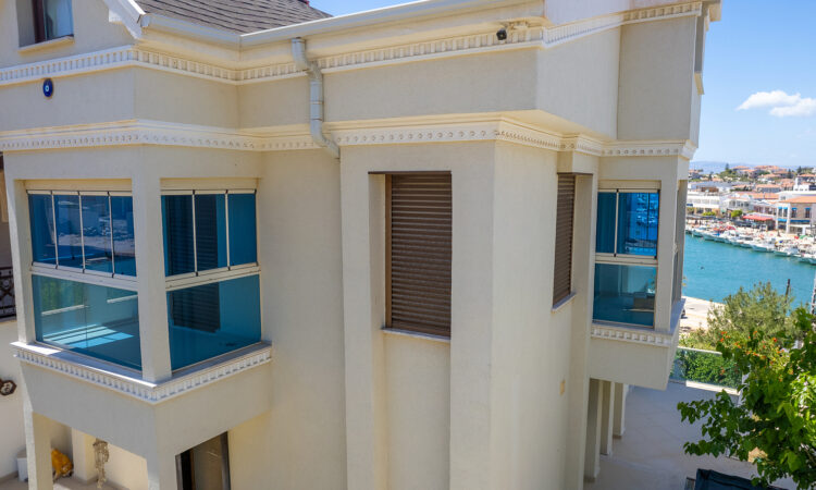 Houses for sale in Cesme Izmir in İzmir with 284 m² of space.