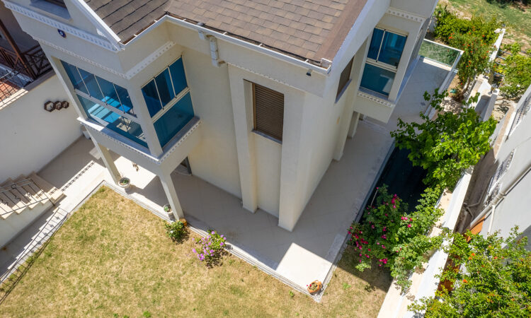 Houses for sale in Cesme Izmir in İzmir with 284 m² of space.