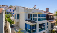 Houses for sale in Cesme Izmir in İzmir with 284 m² of space.
