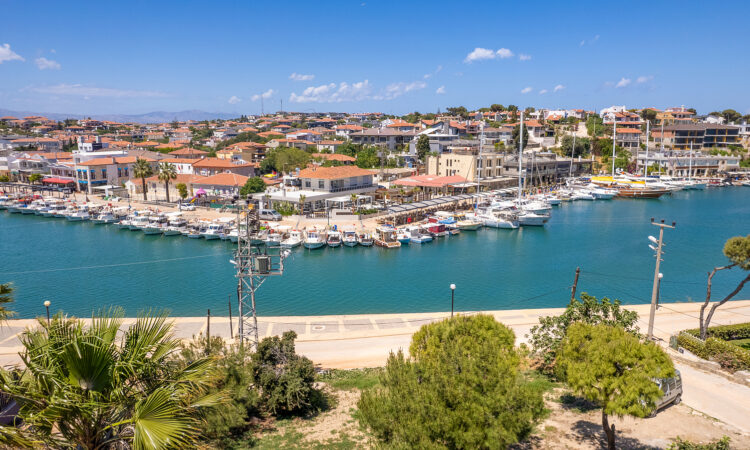 Houses for sale in Cesme Izmir in İzmir with 284 m² of space.