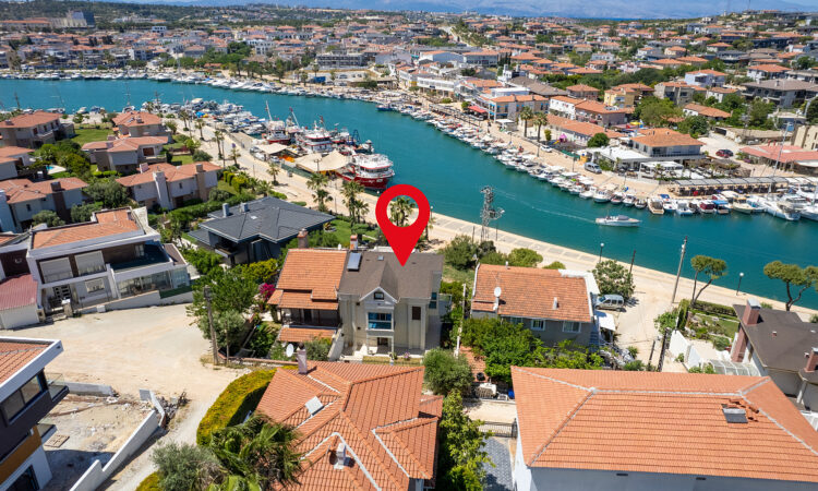 Houses for sale in Cesme Izmir in İzmir with 284 m² of space.