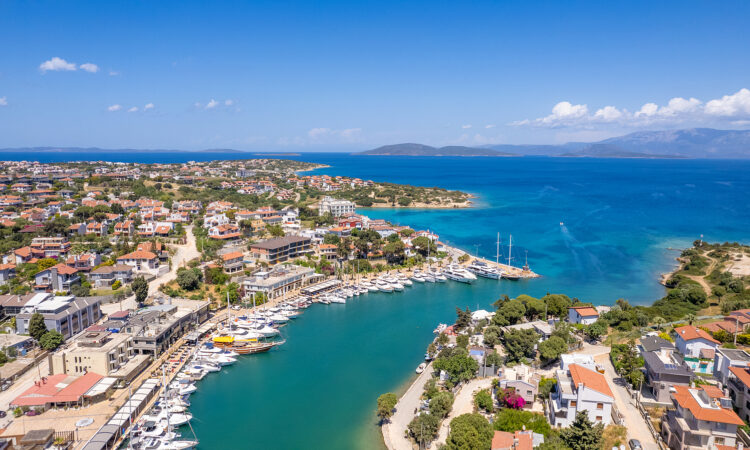 Houses for sale in Cesme Izmir in İzmir with 284 m² of space.