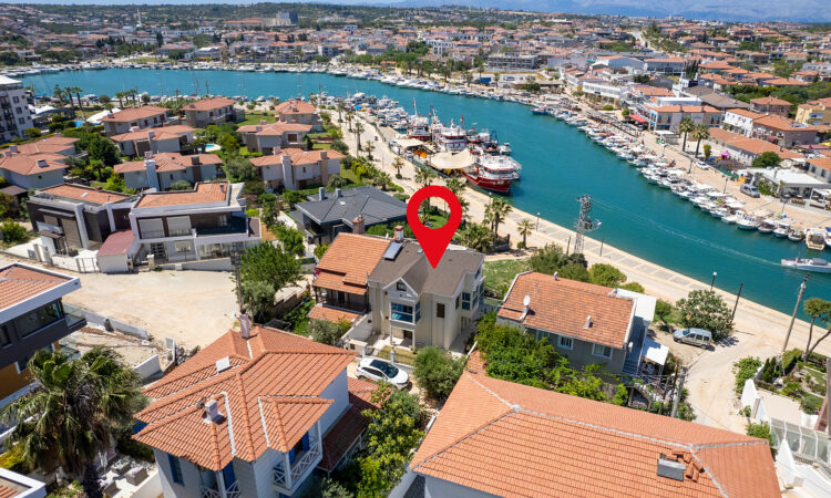 Houses for sale in Cesme Izmir in İzmir with 284 m² of space.