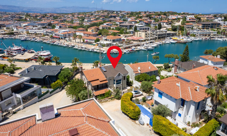 Houses for sale in Cesme Izmir in İzmir with 284 m² of space.