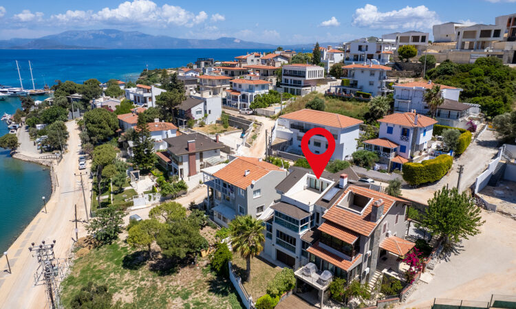 Houses for sale in Cesme Izmir in İzmir with 284 m² of space.