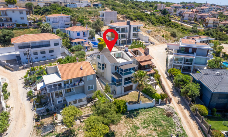 Houses for sale in Cesme Izmir in İzmir with 284 m² of space.
