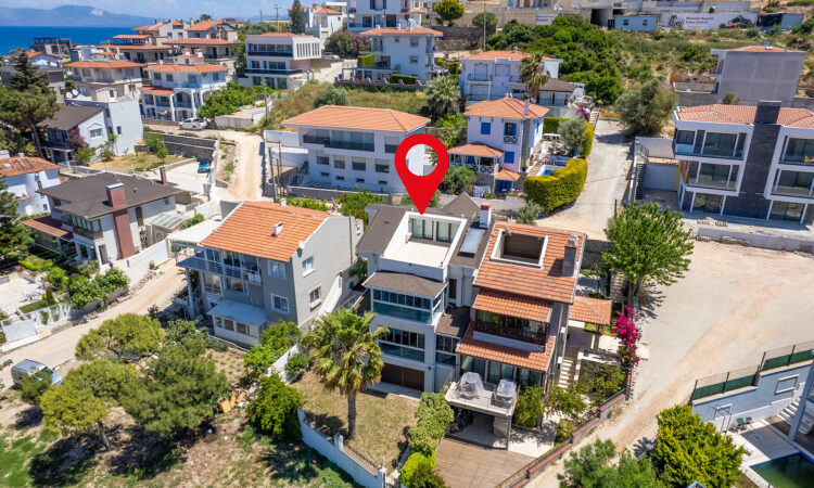 Houses for sale in Cesme Izmir in İzmir with 284 m² of space.