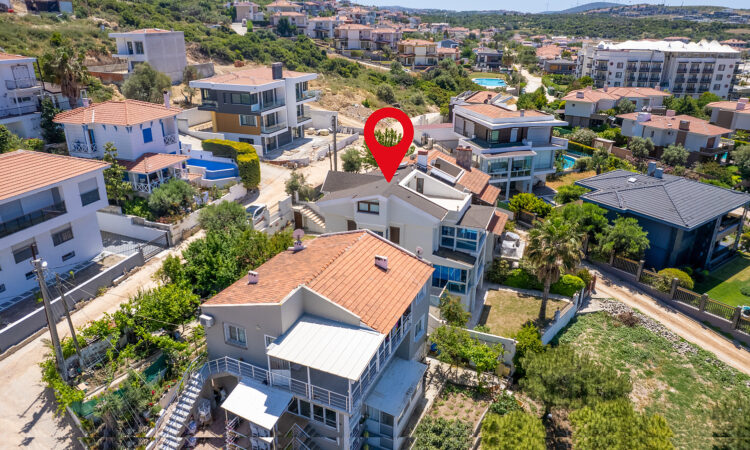 Houses for sale in Cesme Izmir in İzmir with 284 m² of space.