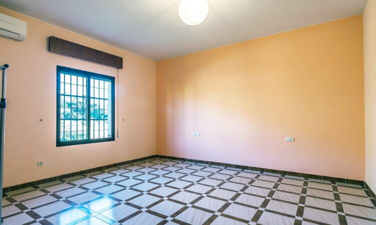 Houses for sale in Benalmádena Málaga in Málaga with 595 m² of space.