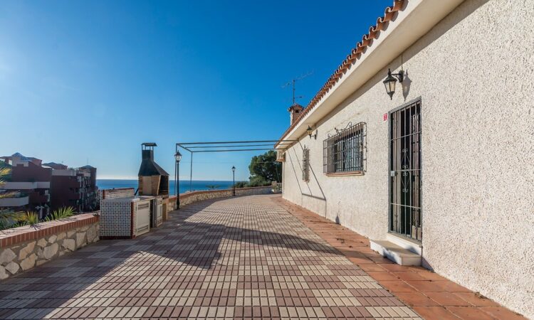 Houses for sale in Benalmádena Málaga in Málaga with 595 m² of space.
