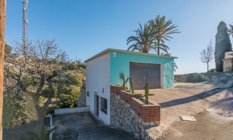 Houses for sale in Benalmádena Málaga in Málaga with 595 m² of space.