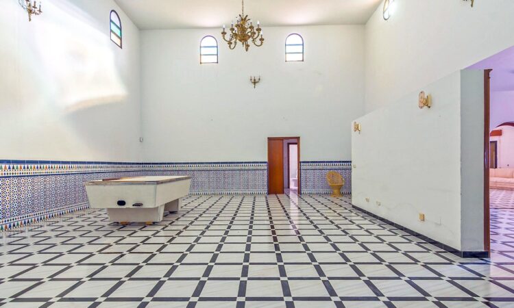 Houses for sale in Benalmádena Málaga in Málaga with 595 m² of space.