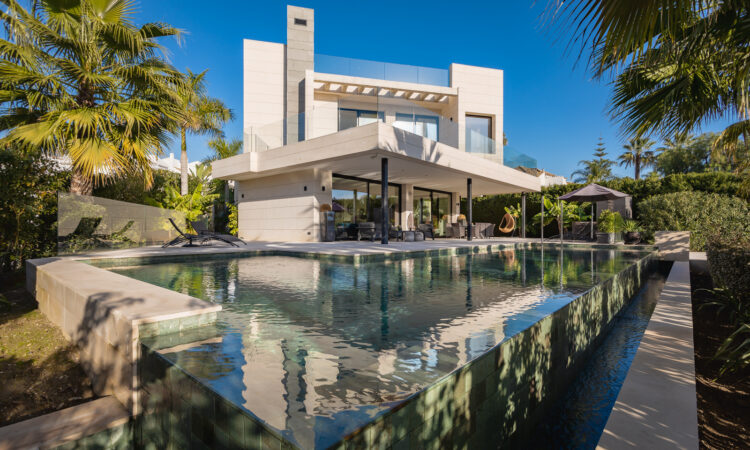 Houses for sale in Marbella Málaga in Málaga with 786 m² of space.