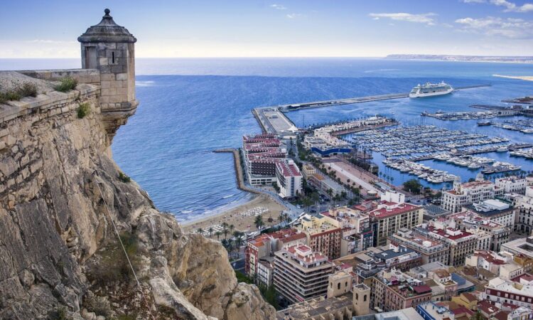 Apartments for sale in Finestrat Alicante in Alicante with 134 m² of space.