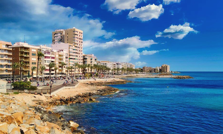 Apartments for sale in Torrevieja Alicante in Alicante with 57 m² of space.