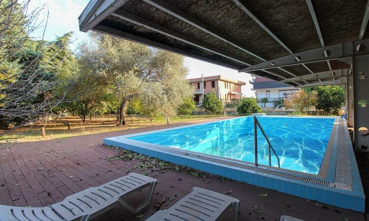 Houses for sale in Dosemealti Antalya in Antalya with 330 m² of space.