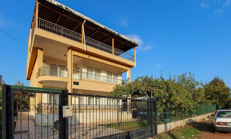 Houses for sale in Dosemealti Antalya in Antalya with 330 m² of space.