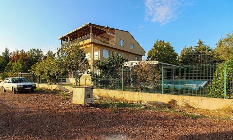 Houses for sale in Dosemealti Antalya in Antalya with 330 m² of space.