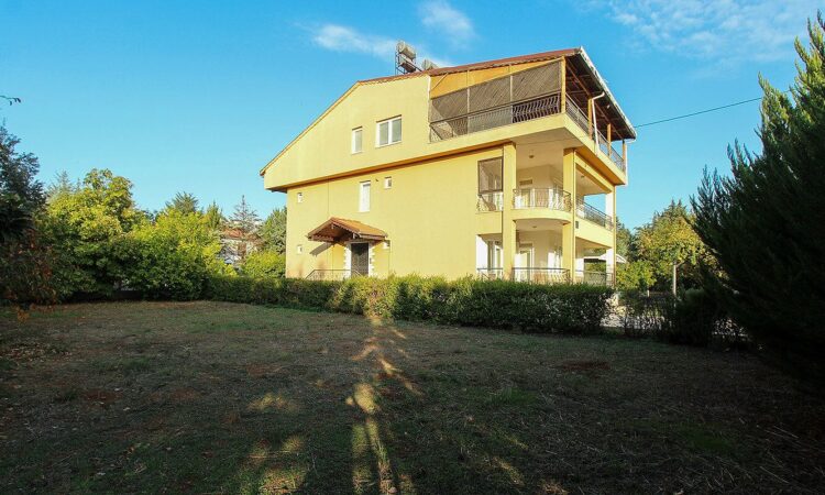 Houses for sale in Dosemealti Antalya in Antalya with 330 m² of space.