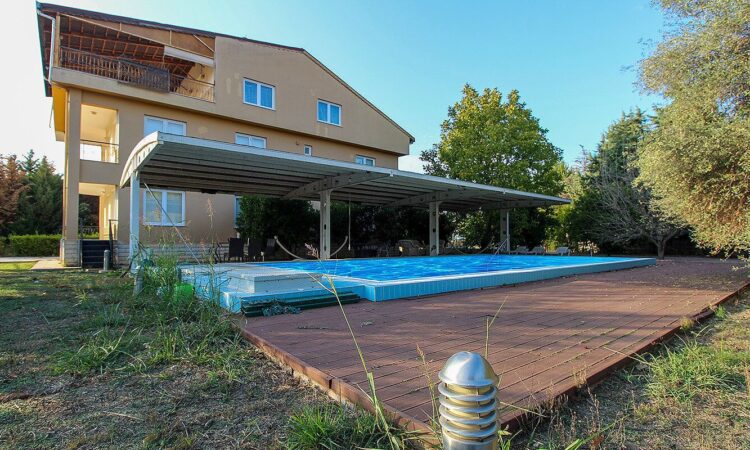 Houses for sale in Dosemealti Antalya in Antalya with 330 m² of space.