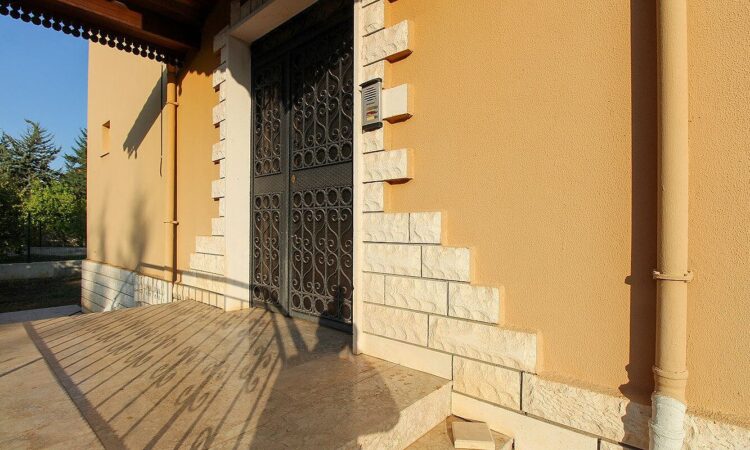 Houses for sale in Dosemealti Antalya in Antalya with 330 m² of space.
