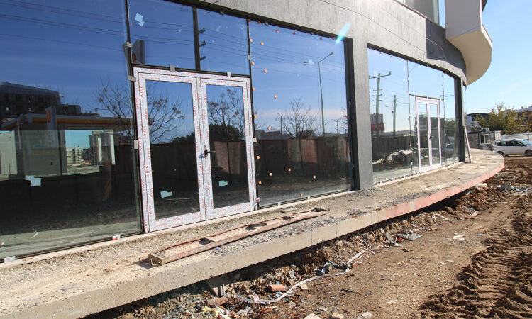 Commercial for sale in Aksu Antalya in Antalya with 220 m² of space.