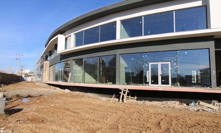 Commercial for sale in Aksu Antalya in Antalya with 220 m² of space.