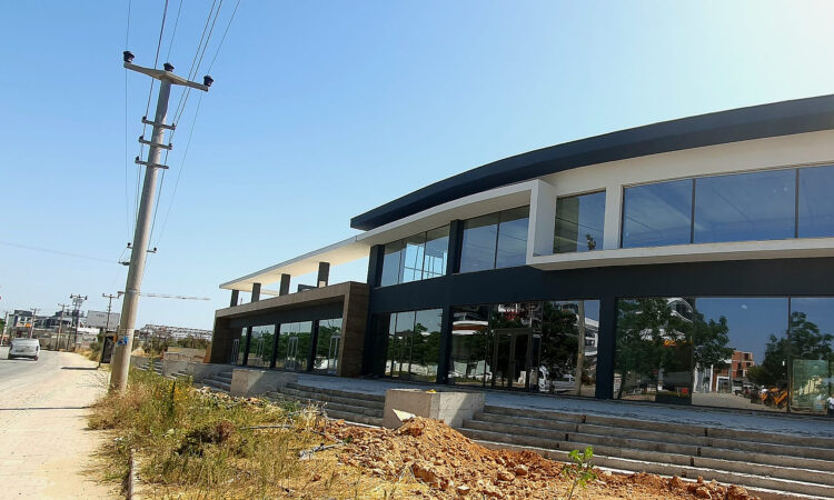 Commercial for sale in Aksu Antalya in Antalya with 220 m² of space.