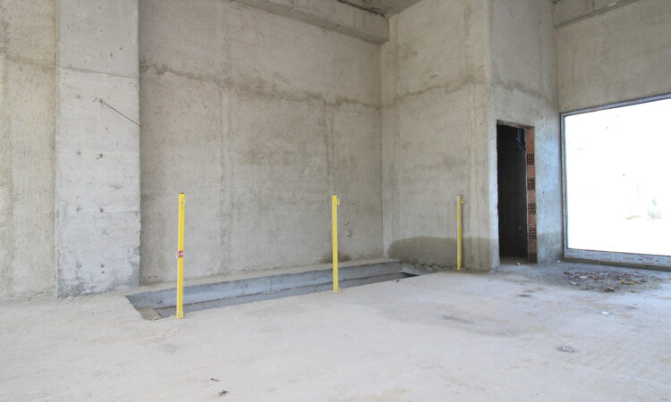 Commercial for sale in Aksu Antalya in Antalya with 220 m² of space.