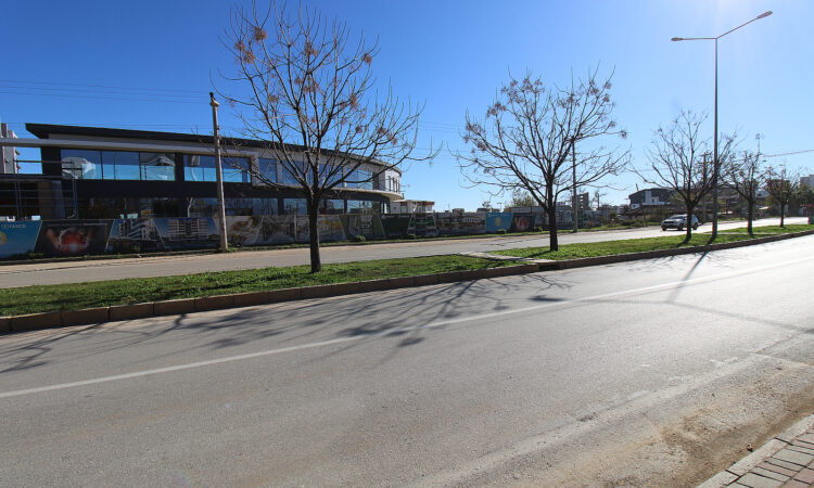 Commercial for sale in Aksu Antalya in Antalya with 220 m² of space.