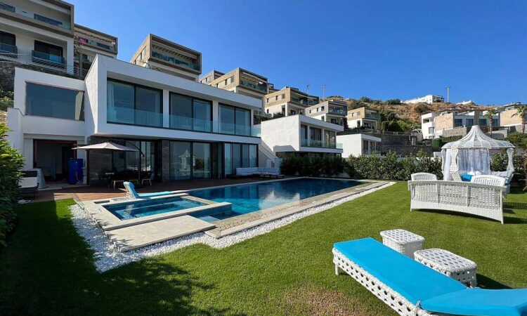 Houses for sale in Bodrum Mugla in Muğla with 300 m² of space.