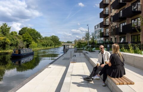 Waterfront Living in West London with Abundant Green Space