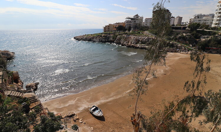 Apartments for sale in Erdemli Mersin in Mersin with 98 m² of space.