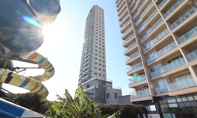 Apartments for sale in Erdemli Mersin in Mersin with 98 m² of space.