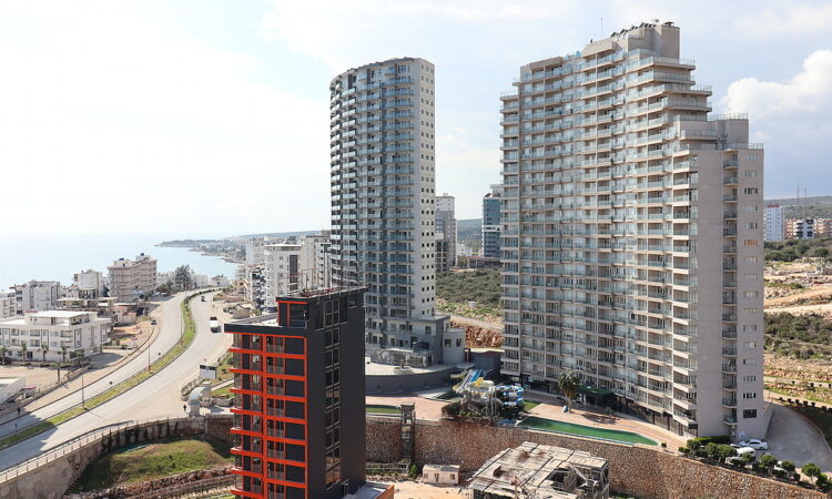 Apartments for sale in Erdemli Mersin in Mersin with 98 m² of space.
