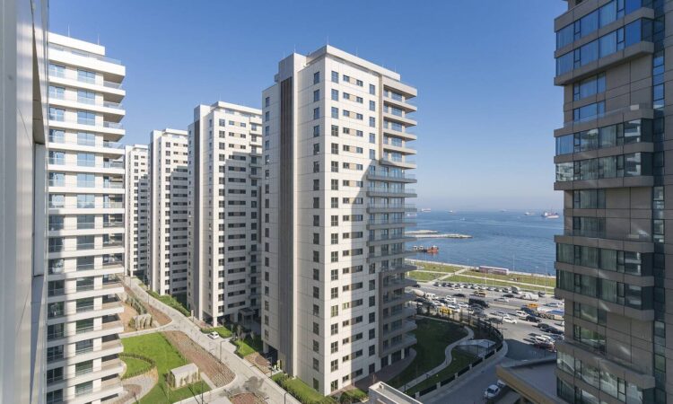 Apartments for sale in Bakirkoy Istanbul in İstanbul with 85 m² of space.