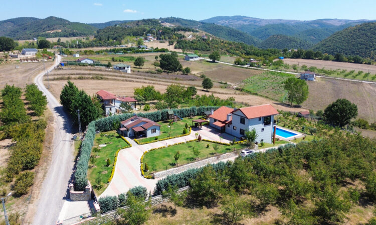 Houses for sale in Karamursel Kocaeli in Kocaeli with 356 m² of space.